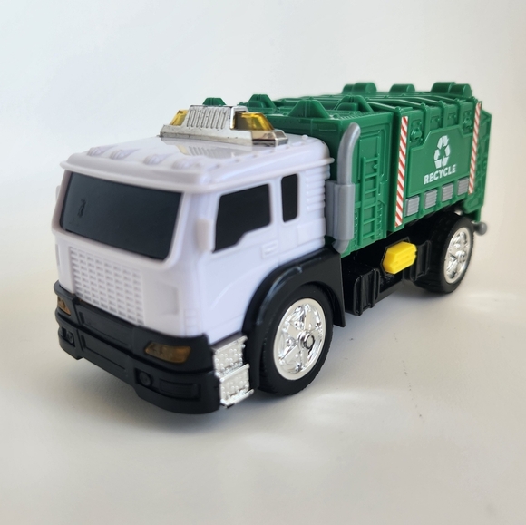 Toy Vehicle Set-School Bus, Fire Truck and Garbage Truck with Lights and Sirens - Picture 8 of 10